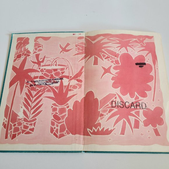 2 vintage kids books 1950s-1960s. The ugly Duckling. At the Palace Gates. - Picture 11 of 16